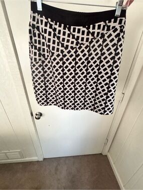 Sport Haley Black and White Geometric Skirt